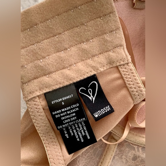 WINDSOR: Reigning Lace Crop Top - Picture 11 of 13